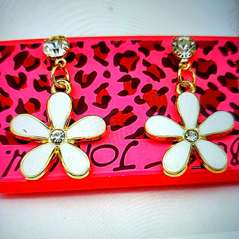 New  Betsey Johnson Fashion Enamel Classic White f